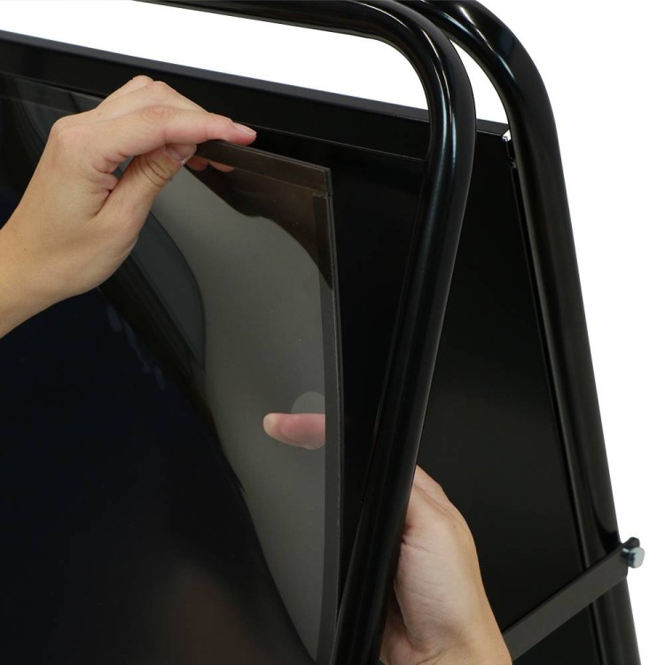 Potykacz reklamowy A1 - czarny stalowy potykacz reklamowy z odchylaną ramą i plecami ze stali