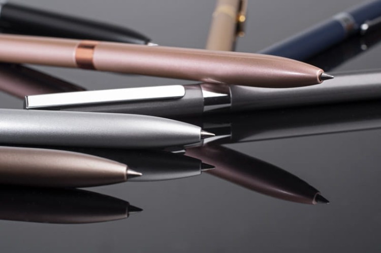 Długopis żelowy GELLE czarny wkład szampański (jasnozłoty)