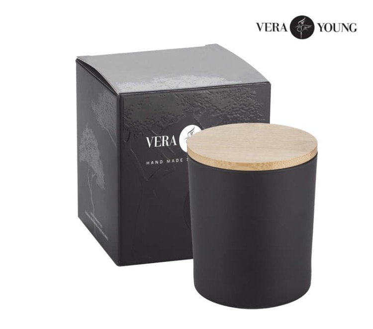Świeca sojowa 220g - Black Pomegranate - VERA YOUNG czarny z logo