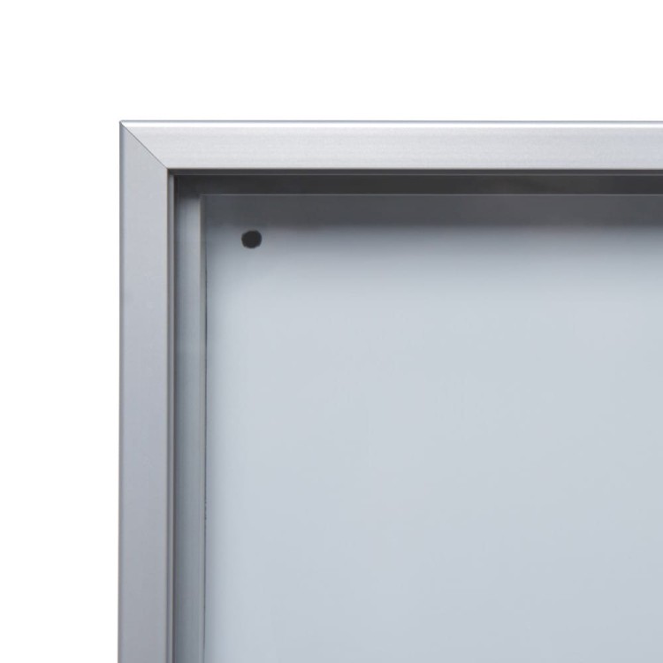 Detal, smukła obudowa - Gablota magnetyczna SLIM 21xA4 154x92 cm z przesuwanymi drzwiami zamykana na kluczyk do użytku wewnętrznego gablota wewnętrzna gablota ogłoszeniowa gablota informacyjna tablica ogłoszeń tablica informacyjna