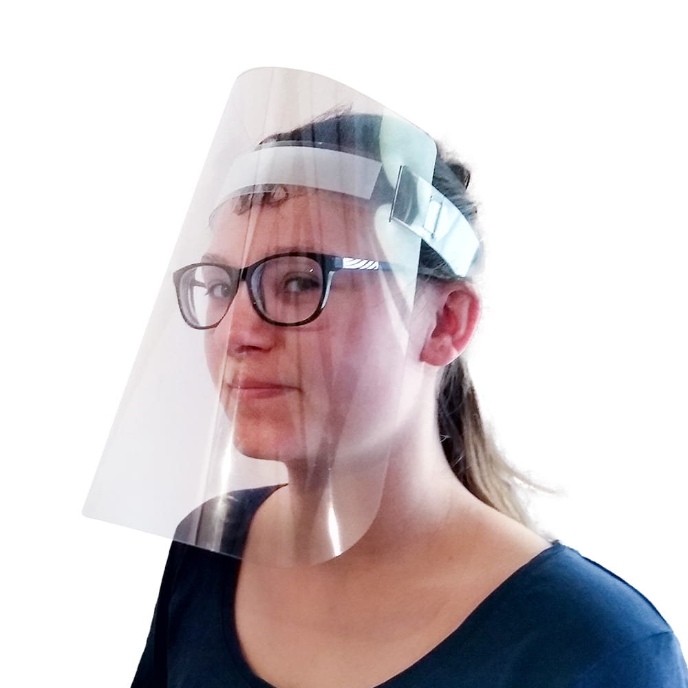 Visera Protectora en PVC - Mujer con visera protectora en PVC