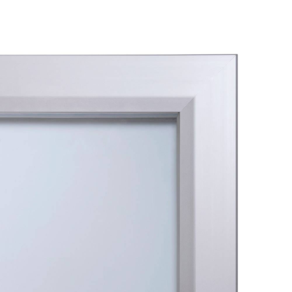 Gablota magnetyczna SLM 18xA4 130x91 cm z certyfikatem trudnopalności B1 zamykana na kluczyk do użytku zewnętrznego gablota zewnętrzna gablota ogłoszeniowa gablota informacyjna tablica ogłoszeń tablica informacyjna ogniotrwała srebrny