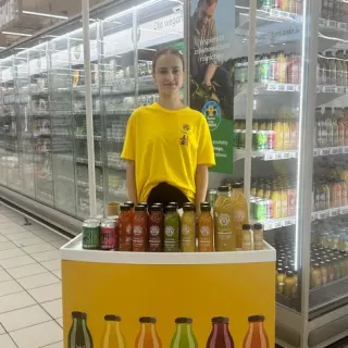 Lada degustacyjna Counta jest doskonałym materiałem na mini stoisko degustacyjne, jak podpowiada sama nazwa. Sprawdza się zarówno w wielkich marketach, na mecza