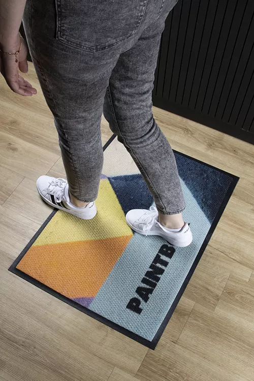 Felpudo con logo, alfombra Universal Guard Brush